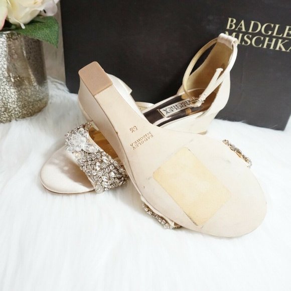 🆕Badgley Mischka EMBELLISHED Floral Wedge Sandal - Picture 8 of 8